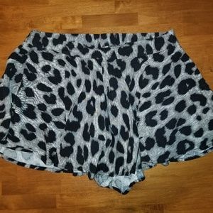 Love Audrey 3+1 Leopard Print Shorts Small